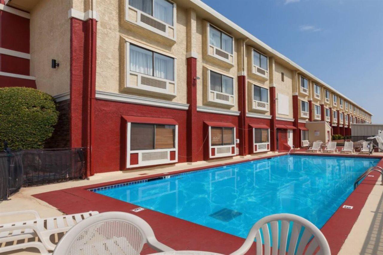 Ramada By Wyndham Oklahoma City Airport North Eksteriør billede