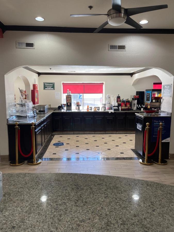 Ramada By Wyndham Oklahoma City Airport North Eksteriør billede