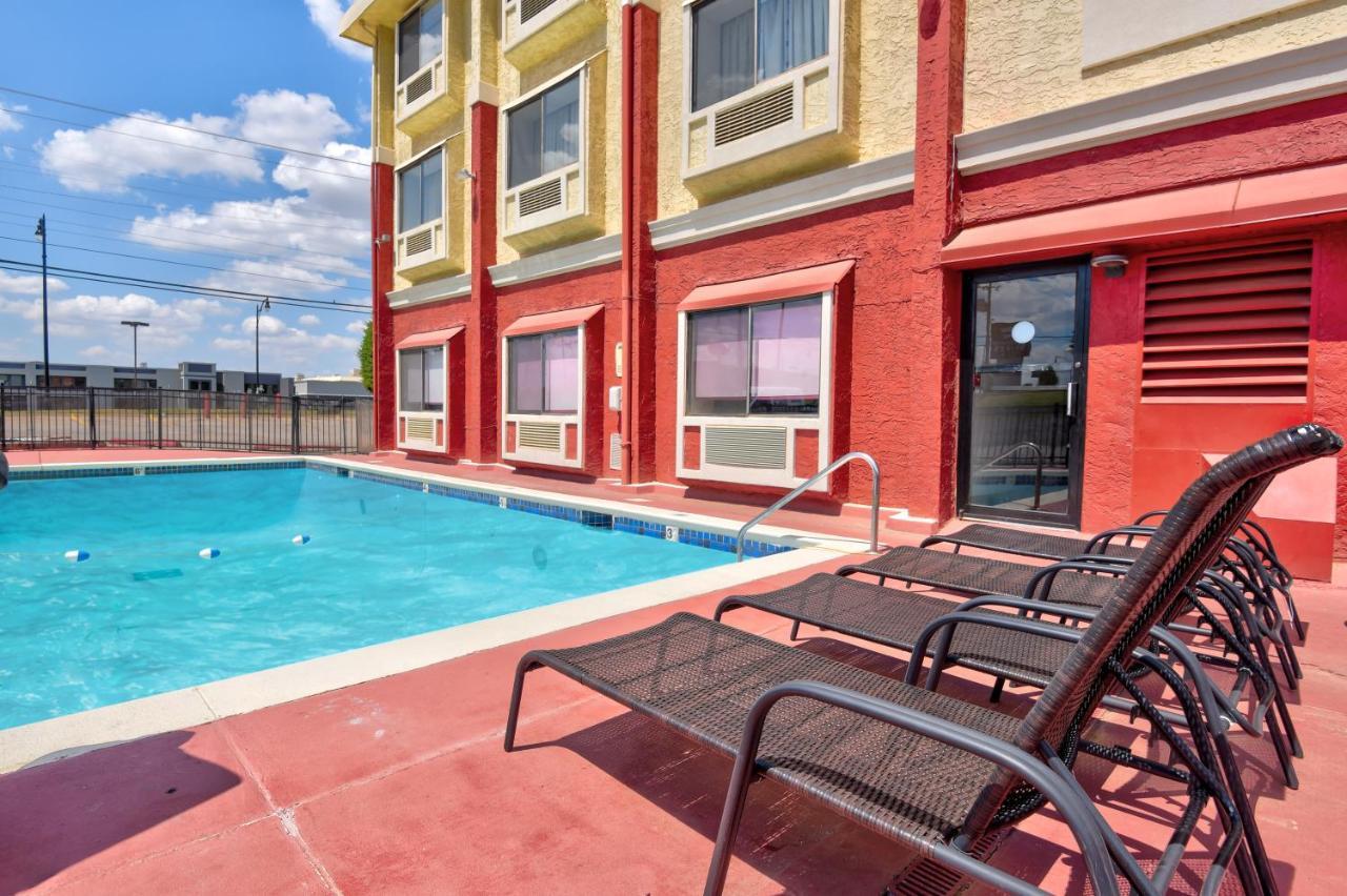 Ramada By Wyndham Oklahoma City Airport North Eksteriør billede