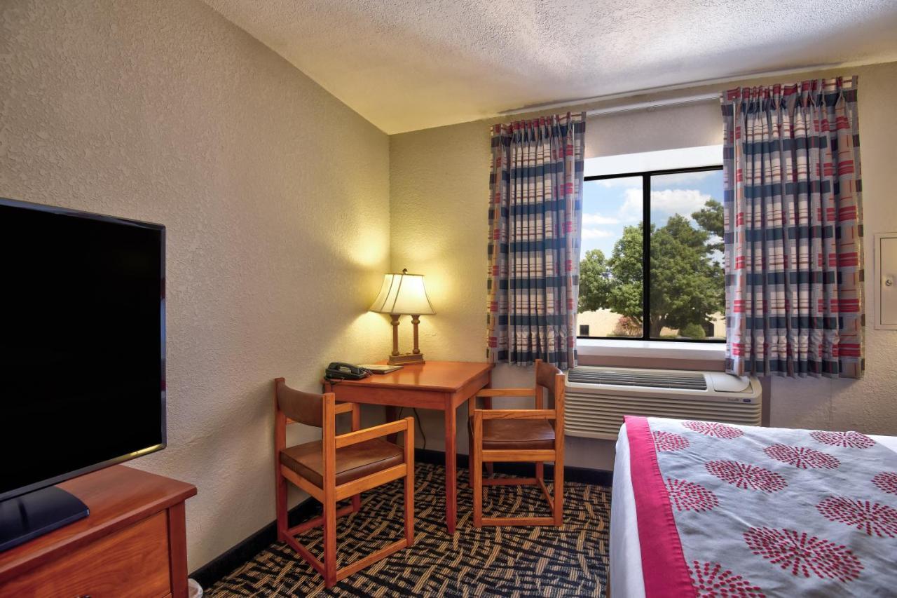 Ramada By Wyndham Oklahoma City Airport North Eksteriør billede