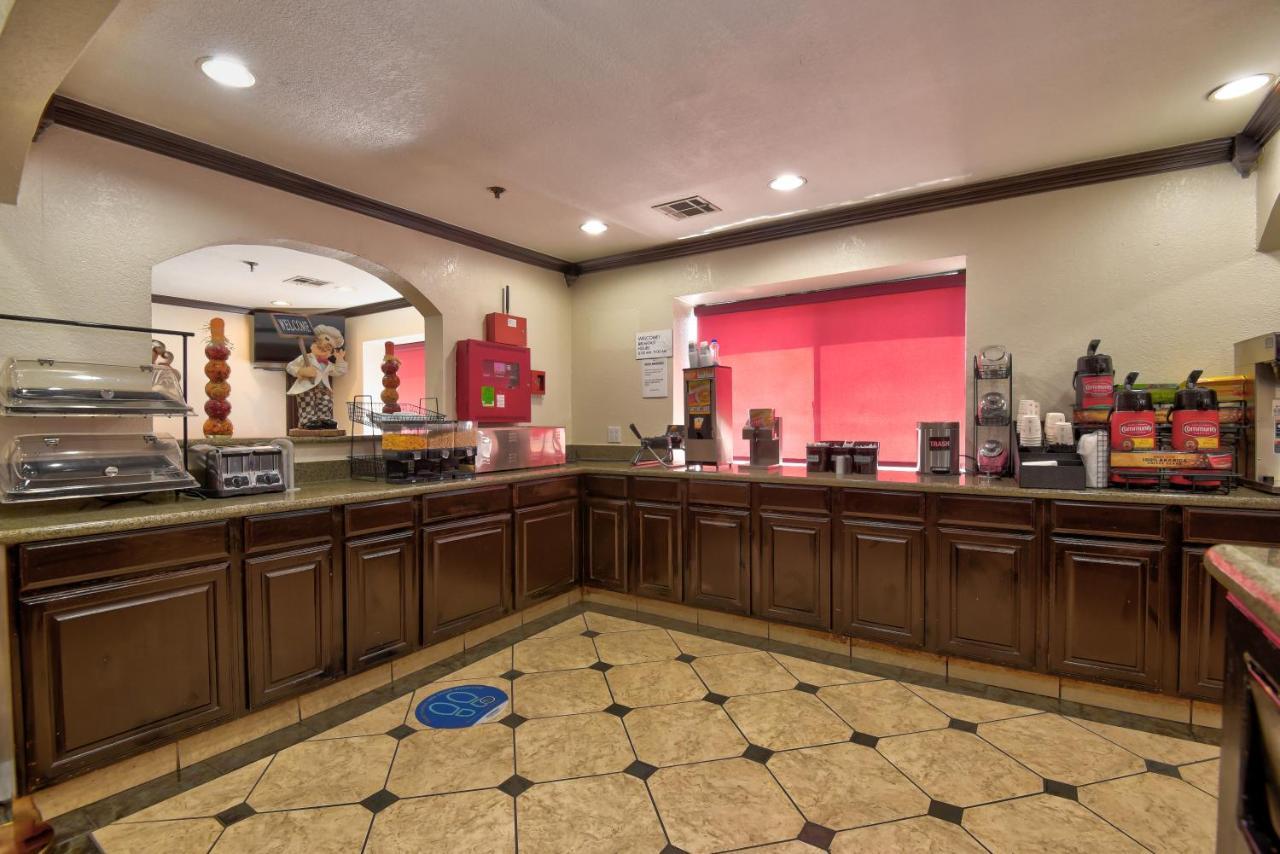 Ramada By Wyndham Oklahoma City Airport North Eksteriør billede