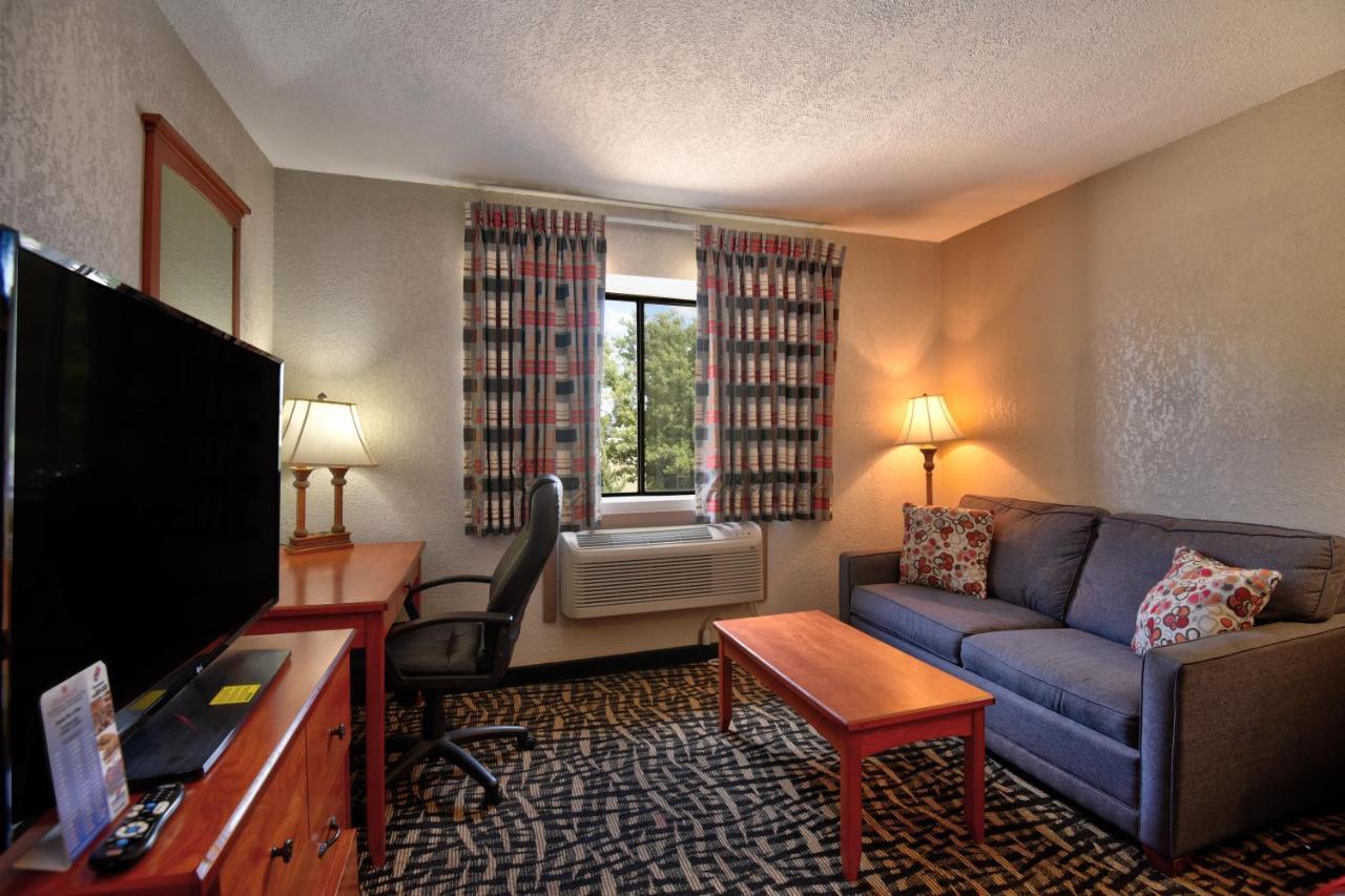 Ramada By Wyndham Oklahoma City Airport North Eksteriør billede