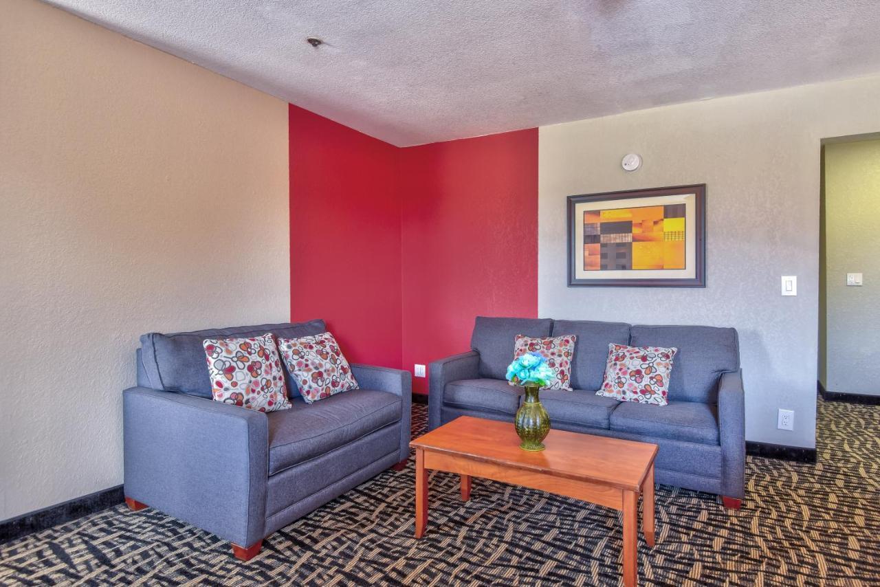 Ramada By Wyndham Oklahoma City Airport North Eksteriør billede