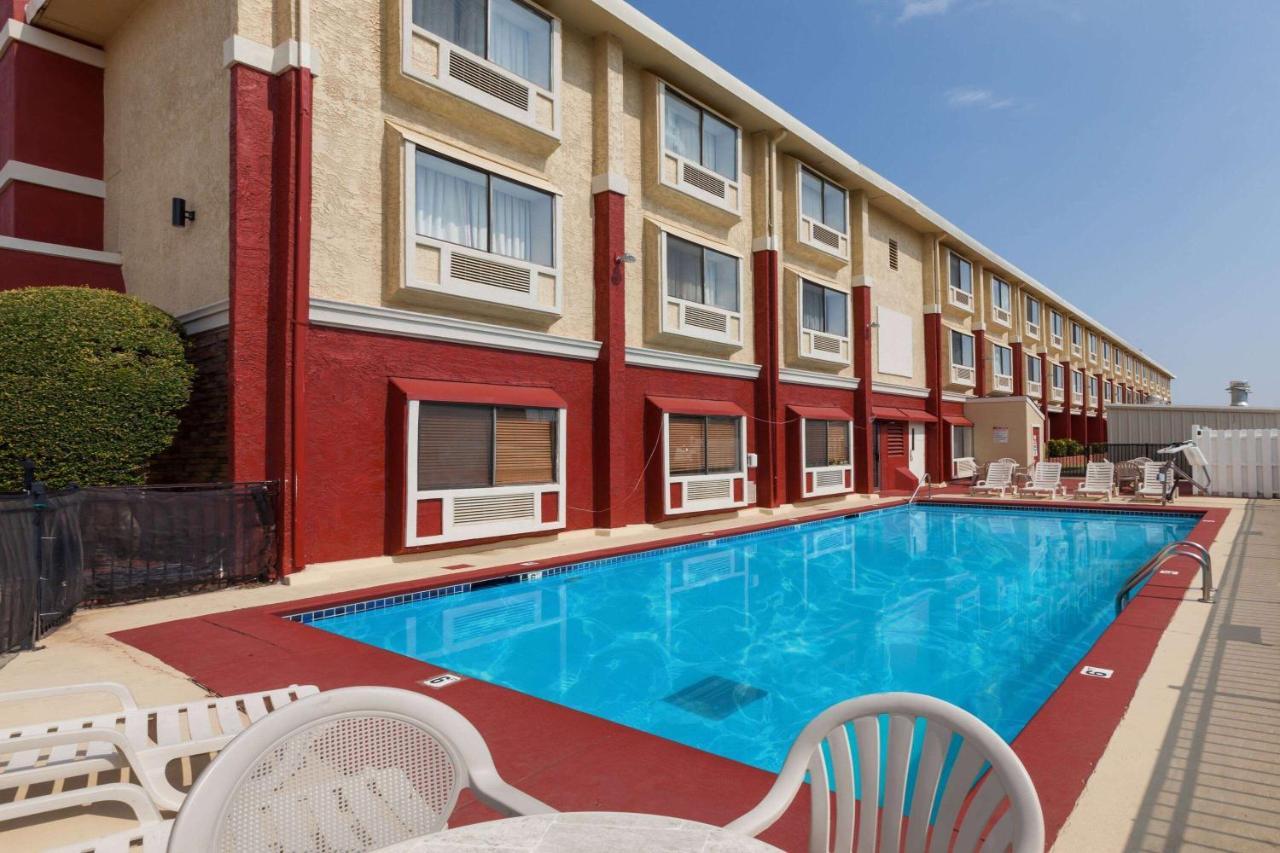 Ramada By Wyndham Oklahoma City Airport North Eksteriør billede