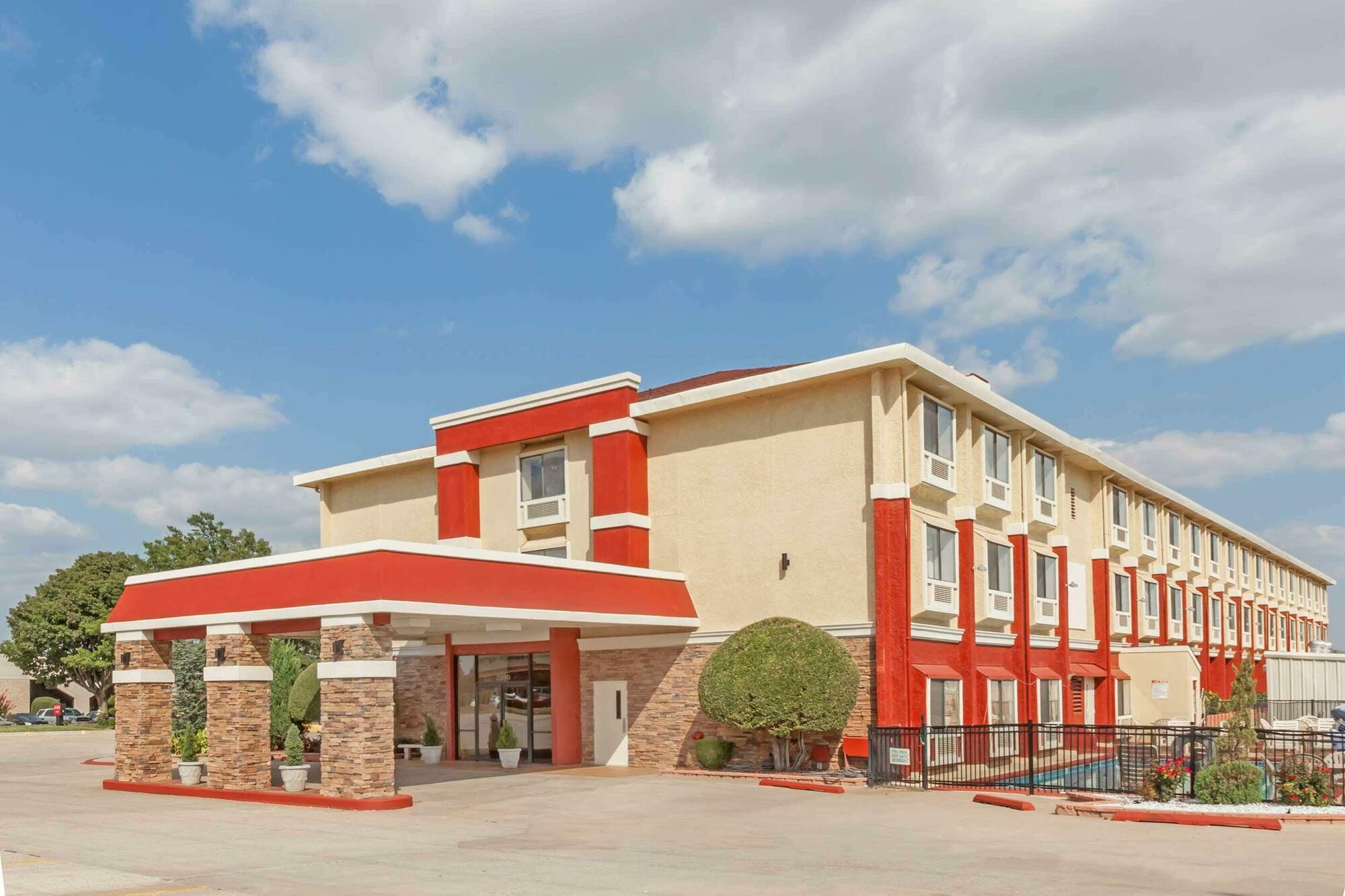 Ramada By Wyndham Oklahoma City Airport North Eksteriør billede